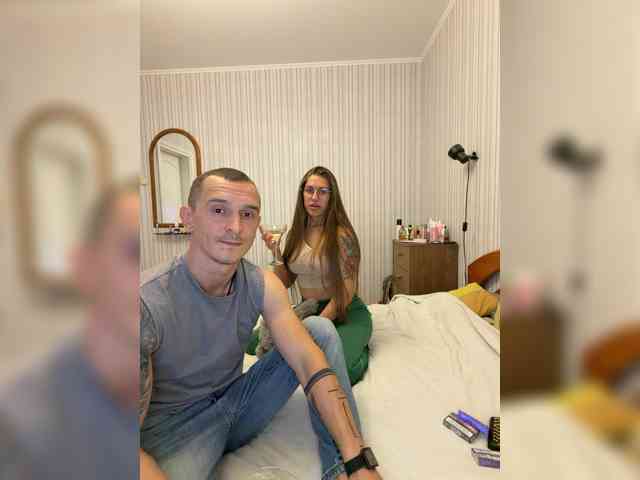 VelvetCouple webcam
