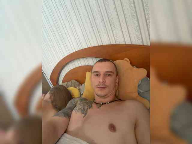 VelvetCouple webcam