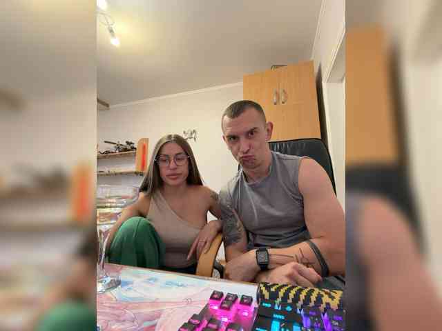 VelvetCouple webcam
