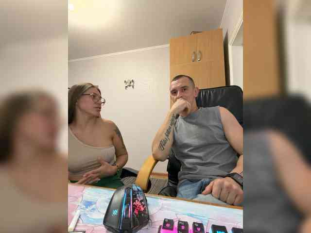 VelvetCouple webcam