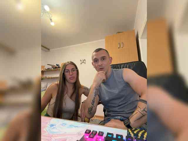 VelvetCouple webcam