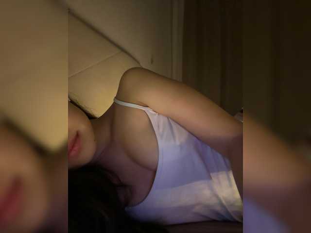 Kikimeia live cam on BongaCams