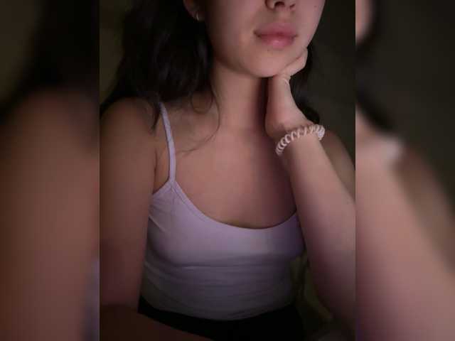Kikimeia live cam on BongaCams