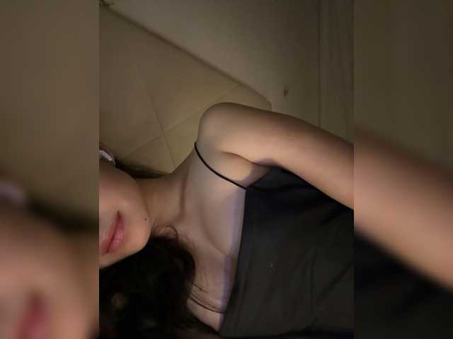 Kikimeia live cam on BongaCams