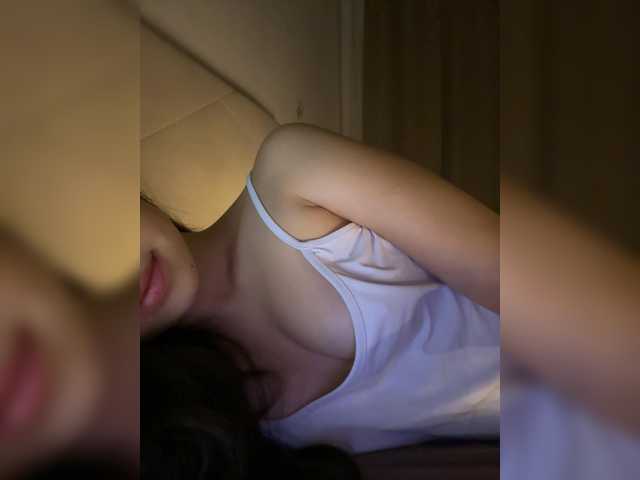 Kikimeia live cam on BongaCams