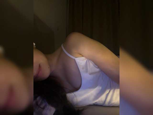 Kikimeia live cam on BongaCams