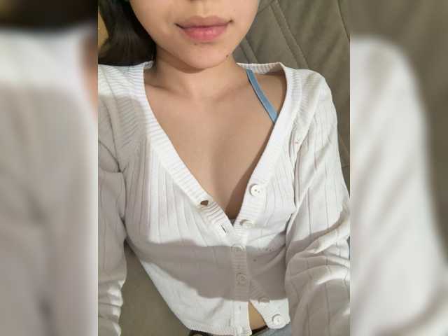 Kikimeia live cam on BongaCams
