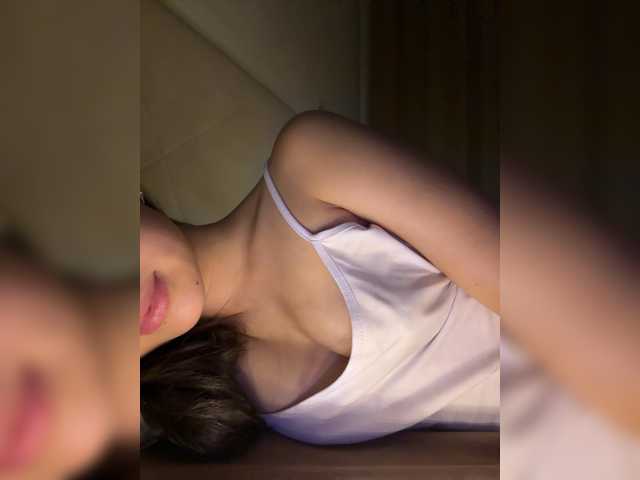 Kikimeia live cam on BongaCams