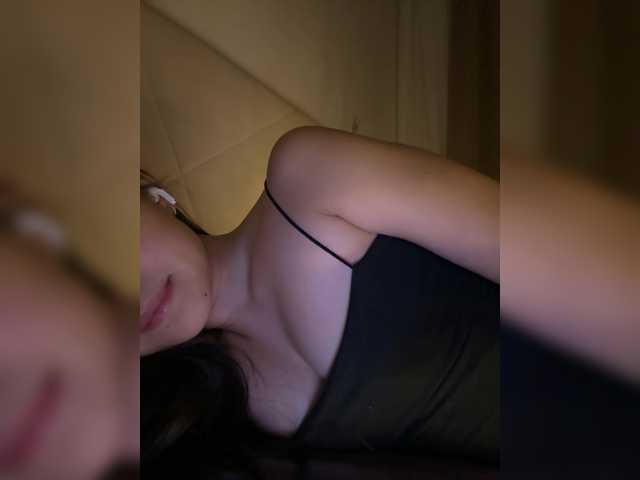Kikimeia live cam on BongaCams