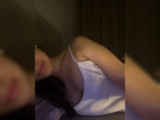 Kikimeia live cam on BongaCams