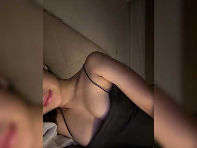 Kikimeia live cam on BongaCams