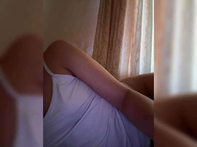 Kikimeia live cam on BongaCams