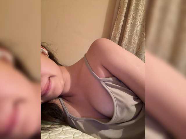 Kikimeia live cam on BongaCams