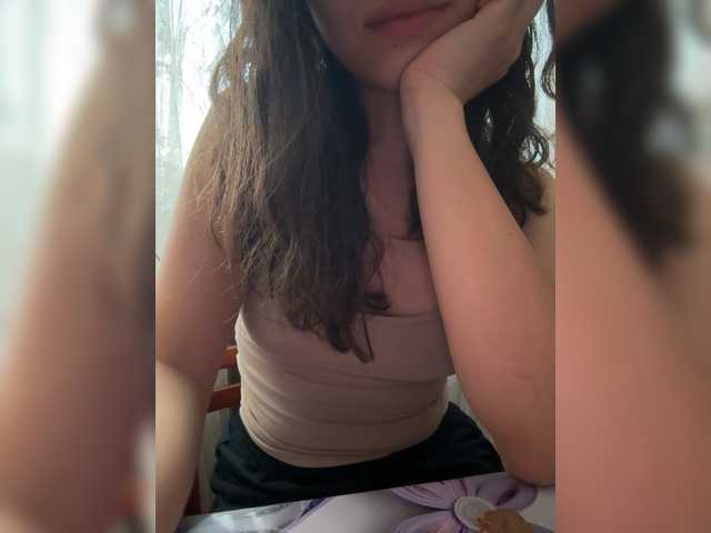 Kikimeia live cam on BongaCams