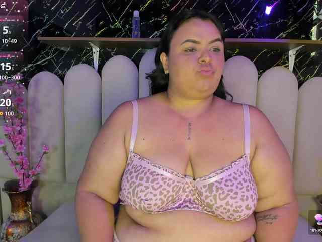 Aura-Luxe Live Webcam on BongaCams