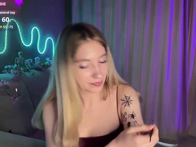 creamberryy live cam on BongaCams