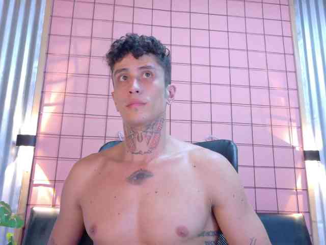 ostbot-muscle Live Webcam on BongaCams