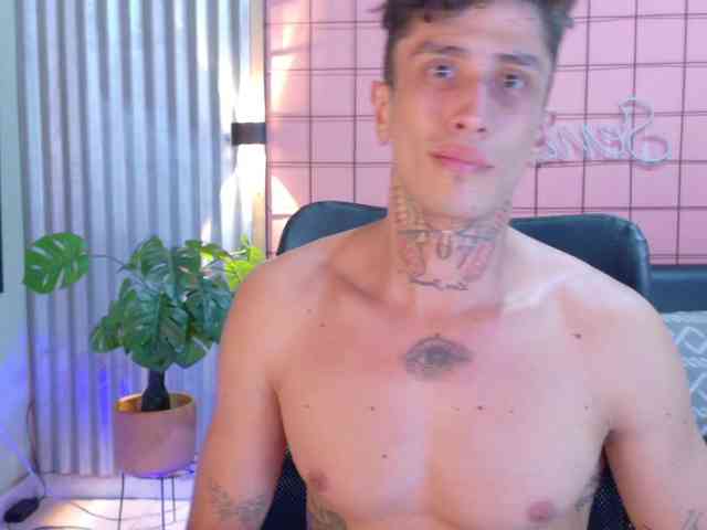ostbot-muscle Live Webcam on BongaCams