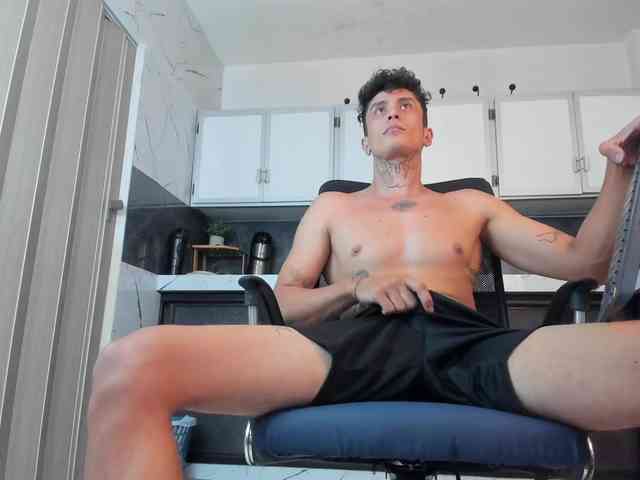 ostbot-muscle Live Webcam on BongaCams