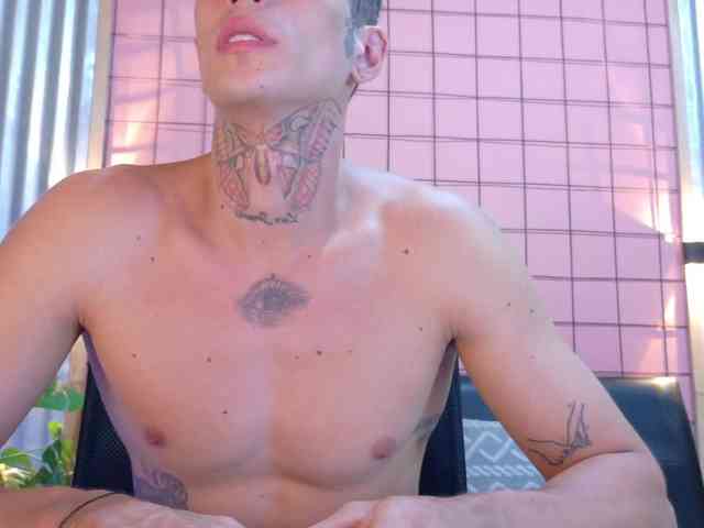 ostbot-muscle Live Webcam on BongaCams