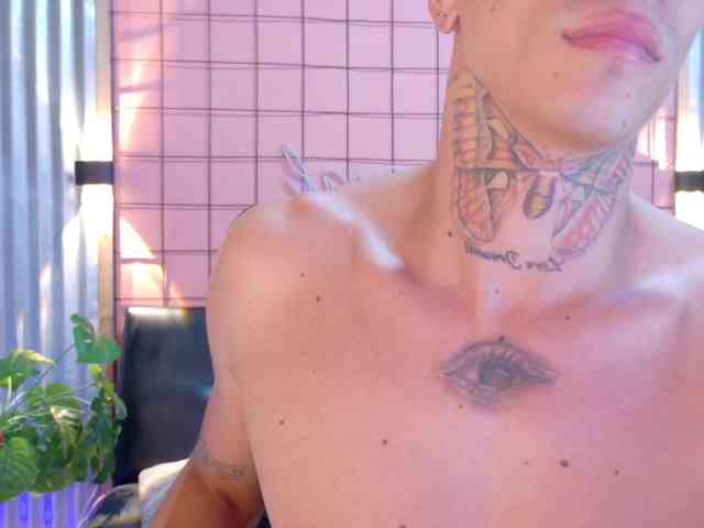 ostbot-muscle Live Webcam on BongaCams