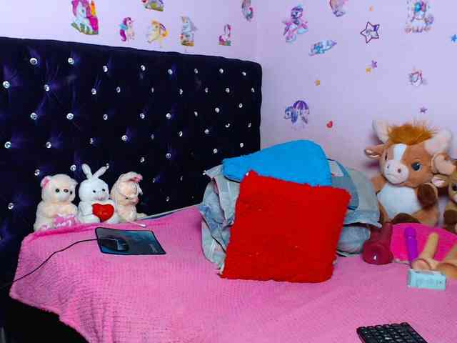 shantaltsfoxx Live Webcam on BongaCams