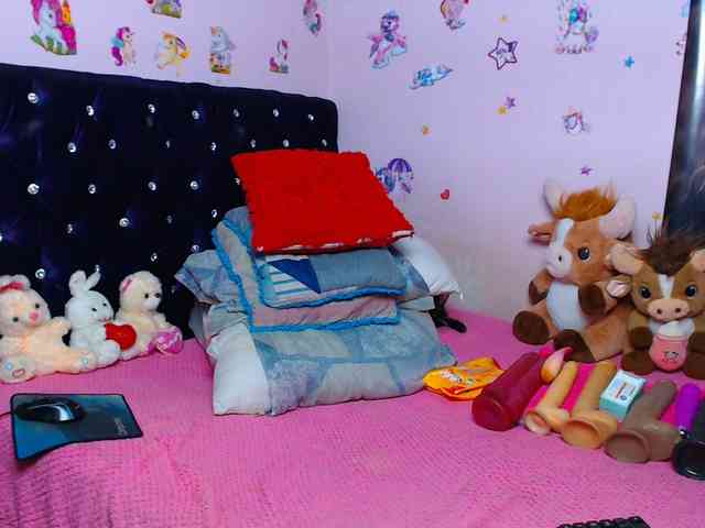 Shantaltsfoxx's cam show statistics and live stream