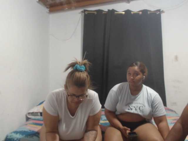 violetaandlucyandtevez live webcam show
