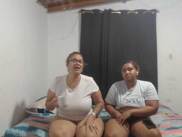 violetaandlucyandtevez live cam on BongaCams