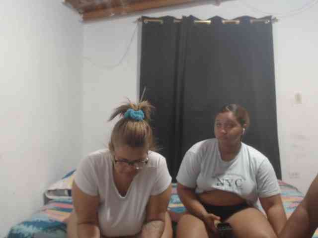 violetaandlucyandtevez webcam
