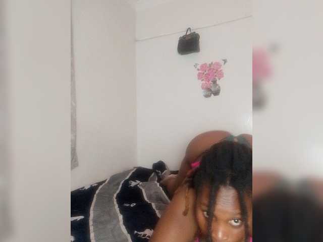 Sweetpussy24 live cam on BongaCams