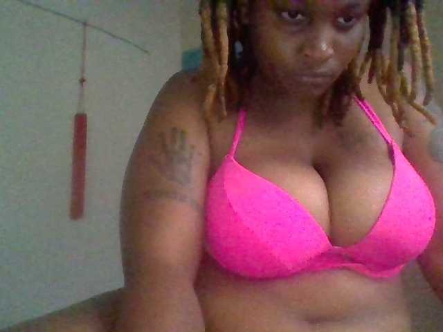 Sweetpussy24 live cam on BongaCams