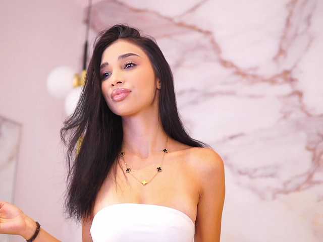 le modèle LunaBlis est en webcam porno dans un show sur le site bongacams, il possède les tags suivants: White/Caucasian,Brunette,Shaved