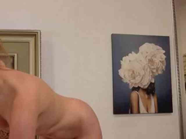 LeilaBie webcam