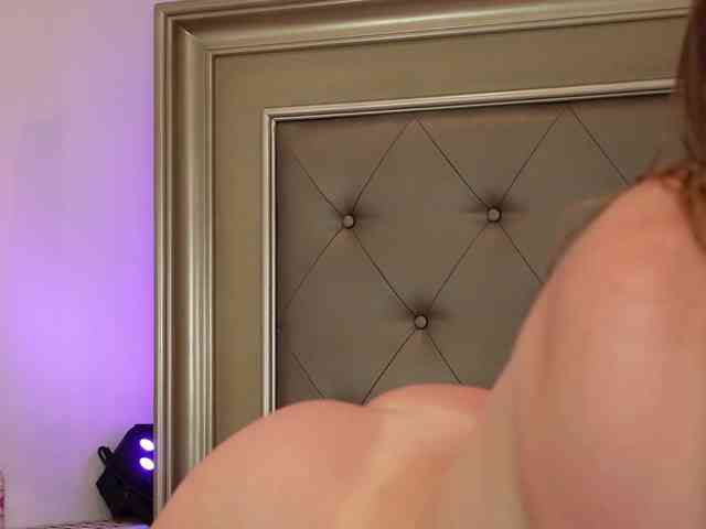 LeilaBie webcam