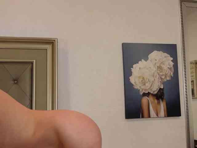 LeilaBie webcam