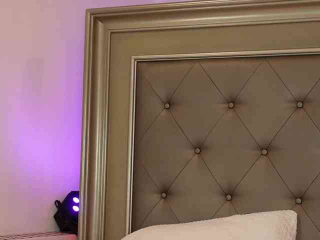 LeilaBie webcam