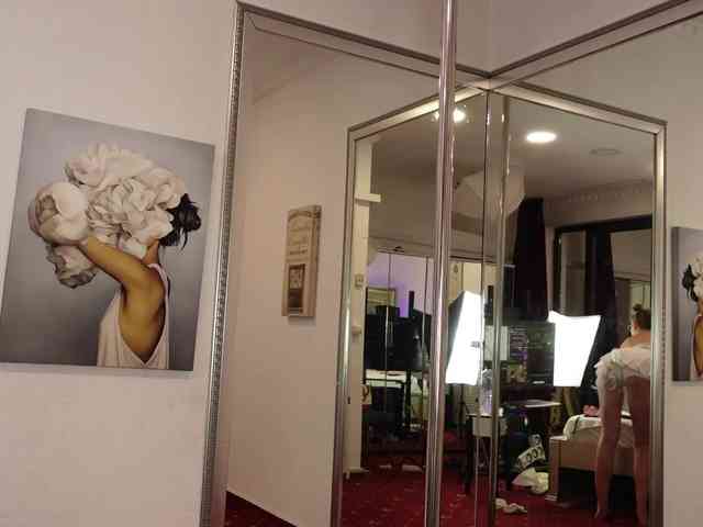 LeilaBie webcam