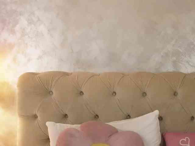 LeilaBie webcam