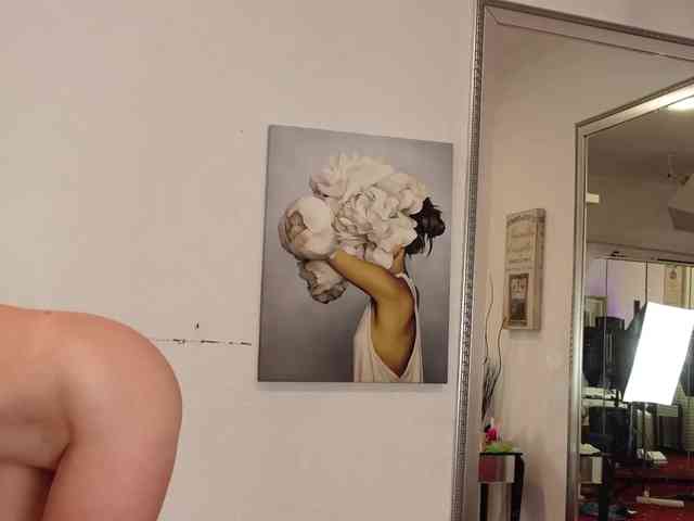 LeilaBie webcam