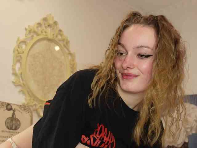 LeilaBie webcam