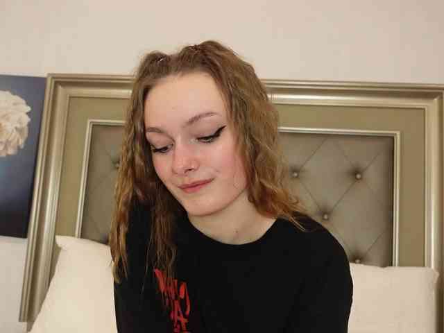 LeilaBie webcam