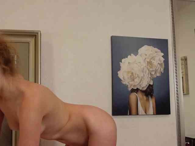 LeilaBie webcam