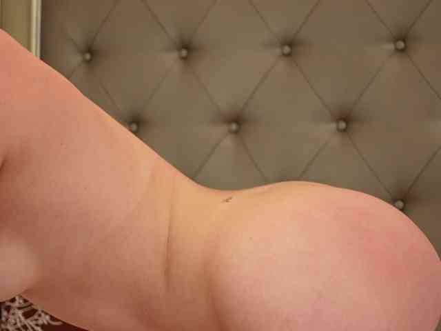 LeilaBie webcam