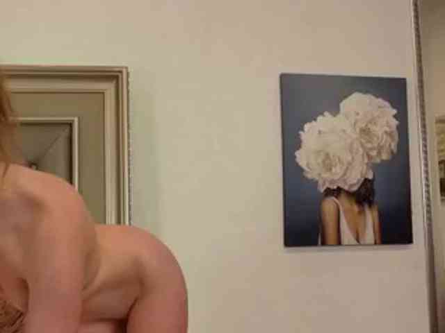LeilaBie webcam
