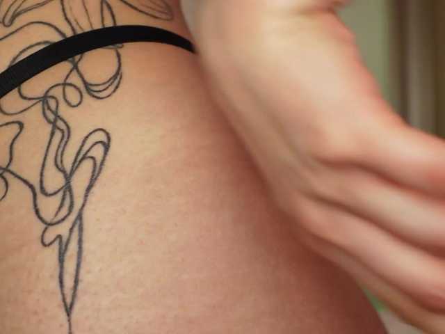 AlexxaOne — live female cam
