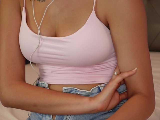 AlexxaOne live cam on BongaCams