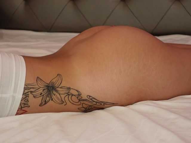 AlexxaOne live cam on BongaCams