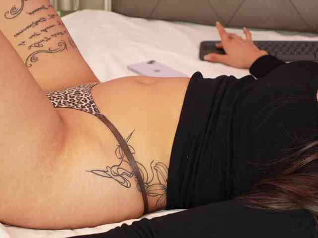 AlexxaOne webcam