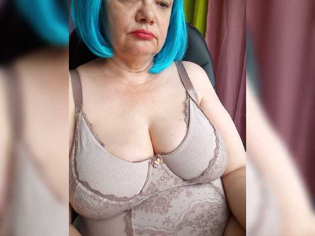 HairyStepMom Cam en direct sur BongaCams